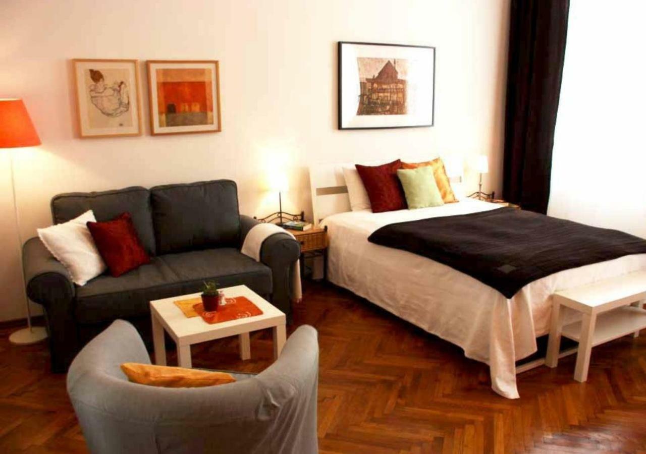 Cosy Appartement Close To City Wina Bagian luar foto